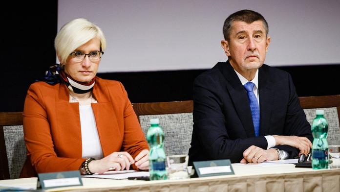 Babiš náklady ministrů na cesty nezveřejní. Šlechtovou stály místo