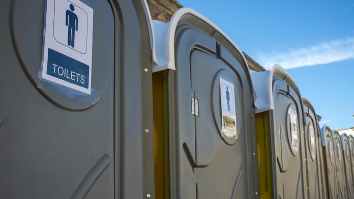 Na festivalu se masivně rozšířil norovirus. Stovky lidí mají prudké zažívají potíže
