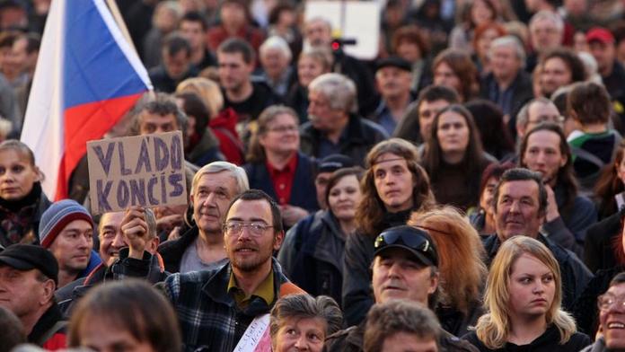 Na další demonstraci už přišlo do Prahy jen několik lidí