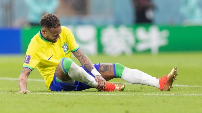 Neymar by mohl hrát už v osmifinále, Brazilci však přišli o jinou hvězdu