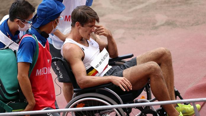 Překonal rakovinu, nyní desetibojaře odvezli na invalidním vozíku