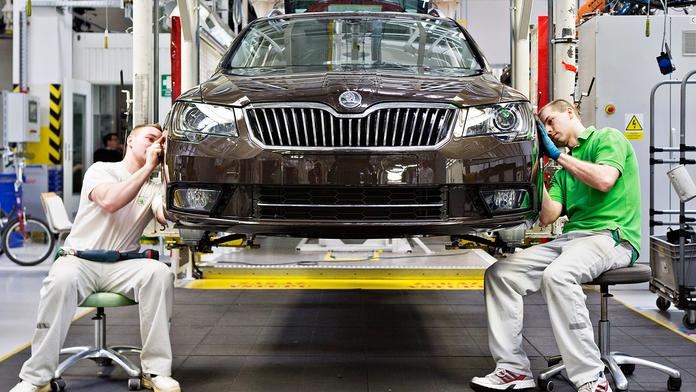 VW vzkazuje Škodovce: „Chceme víc peněz a rozdílů mezi auty!“