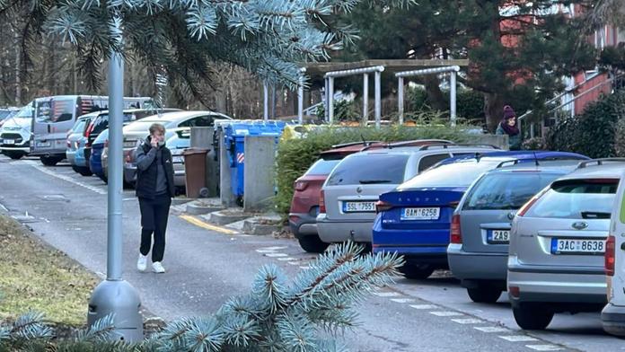 Kurýr v Praze srazil malé dítě. Chlapec skončil v nemocnici