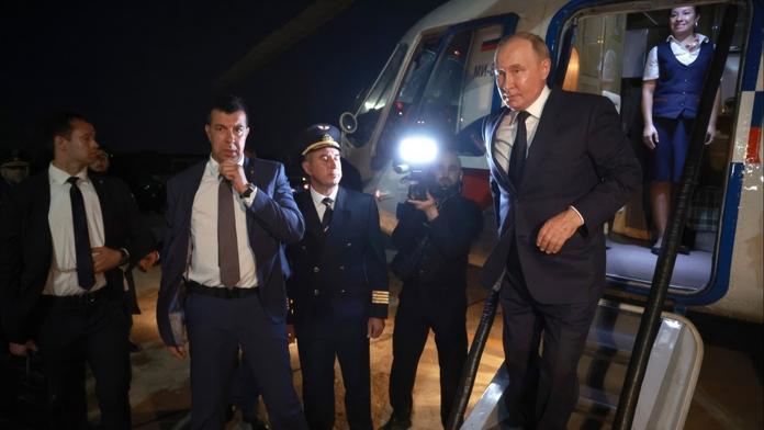 Vladimir Putin při návštěvě Čečenska