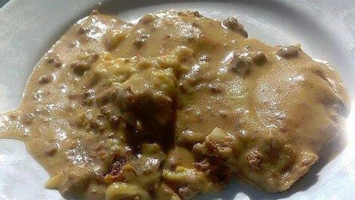 Kočičí zvratky? Ne, takto vaří v Olomouci v jídelně lasagně!