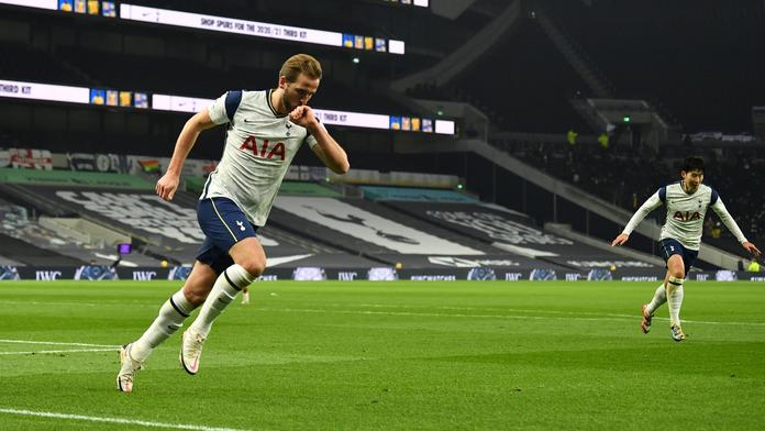 Útočné duo Tottenhamu opět řádilo, Arsenal v lize nadále strádá