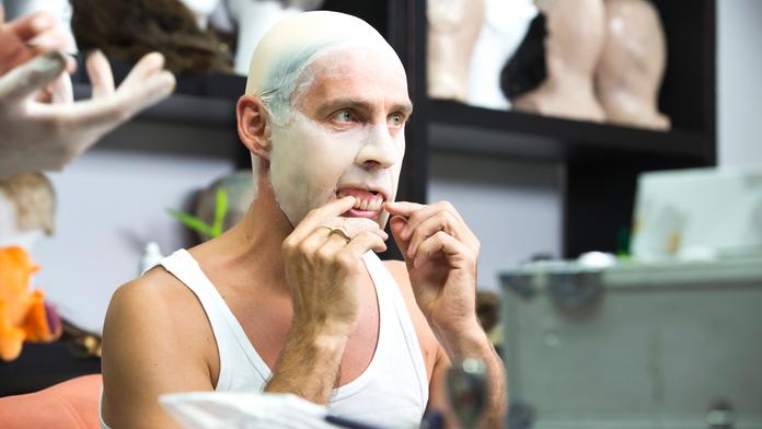 Roman Vojtek jako Ray Charles! Tahle vznikla jeho maska! GALERIE