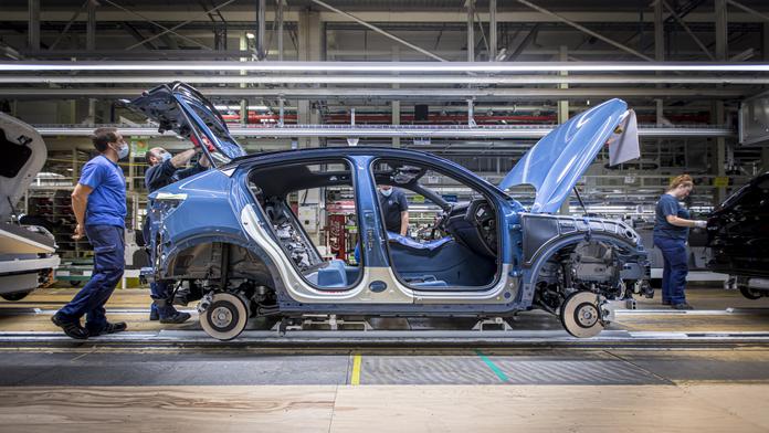 Další velká automobilka bude škrtat a propouštět. Ušetřit musí přes 40 miliard!