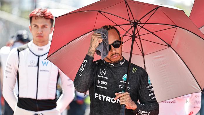Jdi radši do důchodu. Legenda formule 1 radí trápícímu se Hamiltonovi