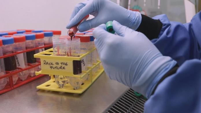 Schválení vakcíny na dohled: Pfizer a Biontech poslaly žádost do Bruselu