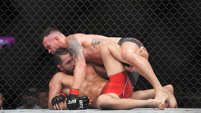 Po souboji v kleci přišla odveta v baru. Masvidal si to rozdal s Covingtonem