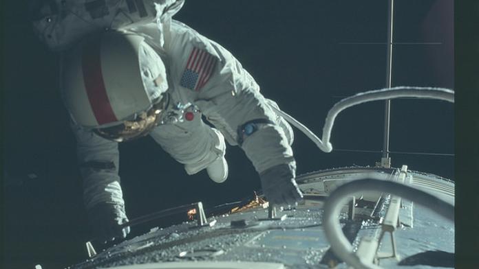 NASA odtajnila unikátní snímky z Měsíce: 8400 fotek z misí Apollo