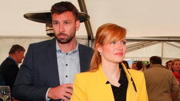 Rozvádí se Koukalovi? Petr zmizel a mlčí, Gabriela napsala odpověď