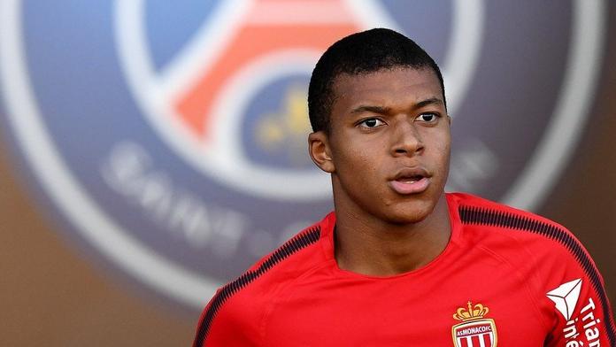 Mbappé je v PSG! Superútok s Neymarem a Cavanim je kompletní