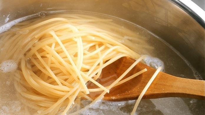 Vodu z těstovin nevylévejte. Je nenahraditelnou ingrediencí