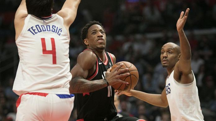DeRozan si pohrál s Milwaukee! Nasázel rekordních 52 bodů