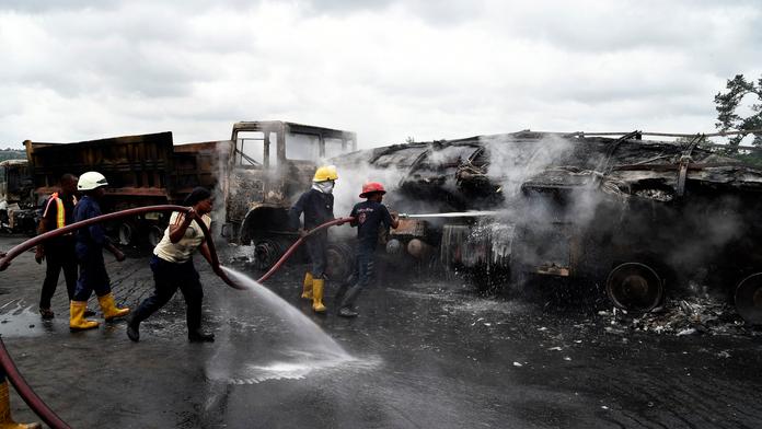 Při explozi cisterny v Nigérii zemřely desítky lidí