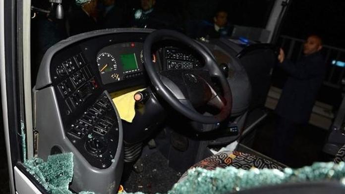 Klubový autobus Kadlece a spol. napadlo 200 výtržníků!