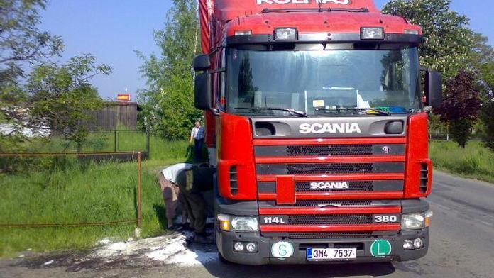 Kamionu se v Olomouci utrhla nádrž s naftou