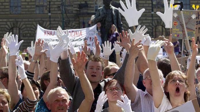 VLÁDA MUSÍ SKONČIT! Lidé v centru Prahy protestovali