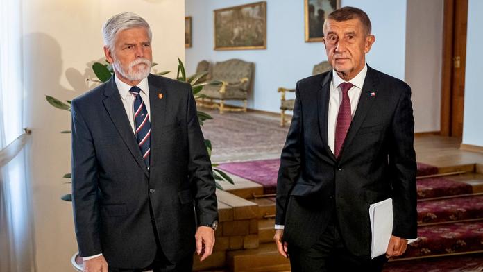 Erdogan dal Babišovi a Pavlovi revolvery s ostrými náboji. Odvezli si je do Česka