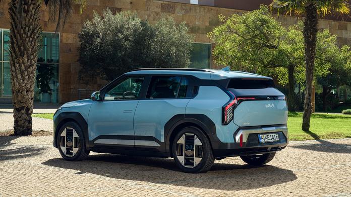 Světovým autem roku je kompaktní elektrické SUV s dojezdem přes 600 km