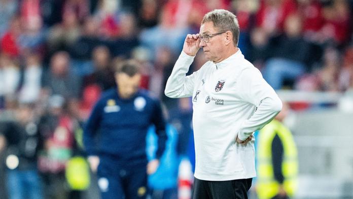 Strach o trenéra rakouské repre. Zůstává v nemocnici, půjde na další operaci