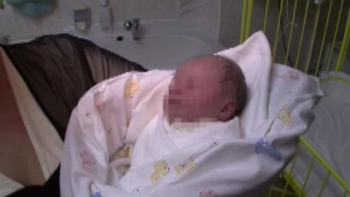 Novorozeně ponechané napospas! Zachránil ho babybox!