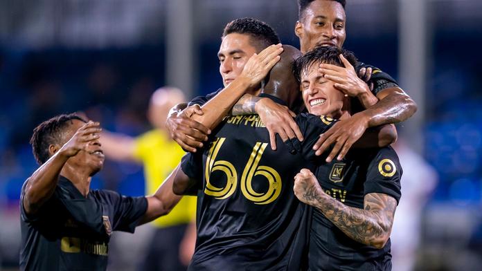 Drama v derby o LA! Červená pro Galaxy, sporný gól a vítězství favorita