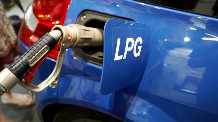 Elektřina, benzín, diesel? Ani jedno, Češi rekordně skupují auta na úplně jiné palivo