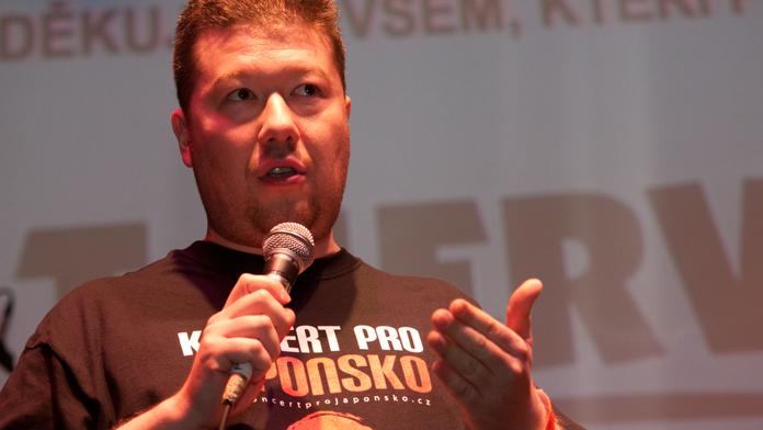 Tomio Okamura šokuje své voliče! Do úst si bere GESTAPO!