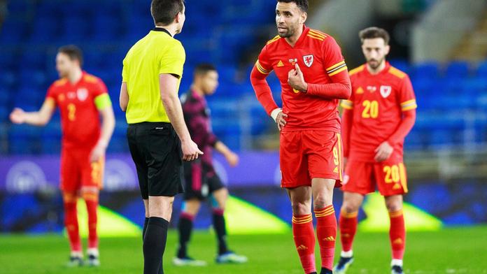 Tři hráči Walesu vyhozeni! Před zápasem s Českem porušili pravidla