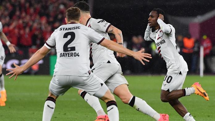 Leverkusen odvrátil porážku zase těsně před koncem. V Evropské lize pokračuje