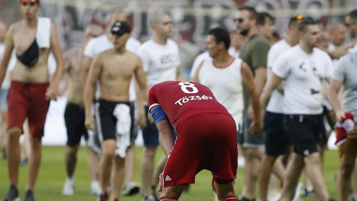 Debrecínská tragédie: Úspěšný klub sestoupil, chuligáni si přišli pro dresy