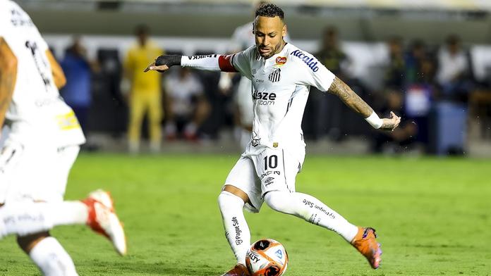 Neymar se může v létě vrátit do Barcelony. Vedení má ale jednu podmínku