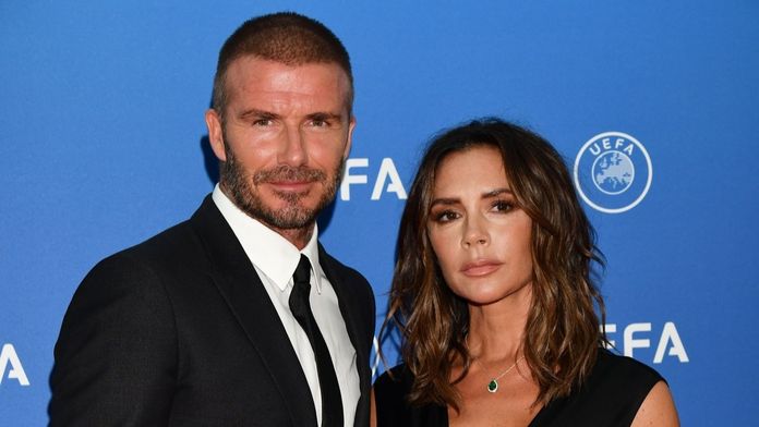 Vánoční fotka Beckhamových baví internet. Fotbalista závidí svým synům