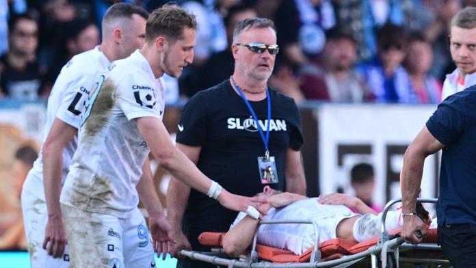 Obrat kolem slávisty Mosese. Za faul na Hodouše s ním komise zahájila řízení