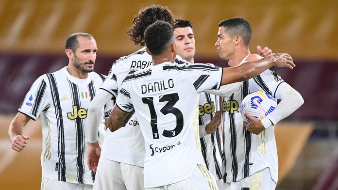 Ronaldo zachránil Juventusu aspoň bod v oslabení! Serii A vede Neapol