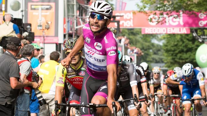 Hattrick při premiéře! Gaviria si hraje se soupeři, Giro se mu klaní