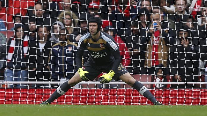 Dva zápasy, dvě trofeje! Čech prožívá v Arsenalu výborný start