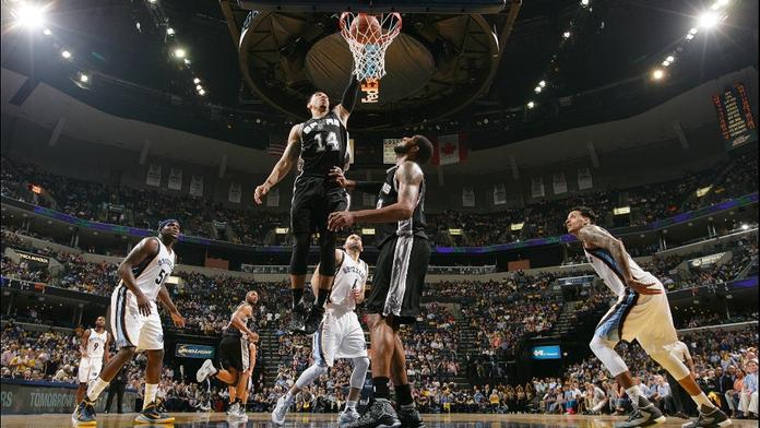 Spurs i Cleveland slaví rychlý postup, Golden State řeší problém