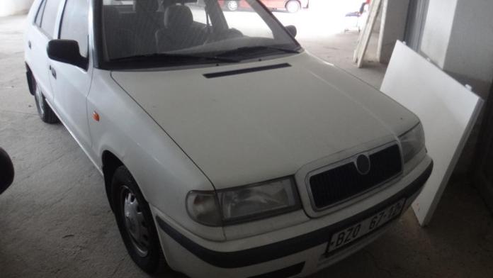 Milence našli v objetí, nahé a mrtvé. Chtěli si zatopit ve škodovce