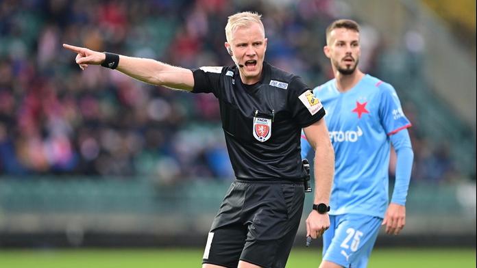 Příšerná rozhodnutí v MOL Cupu. Zlín končí po chybách, rozhodčí dostal flastr