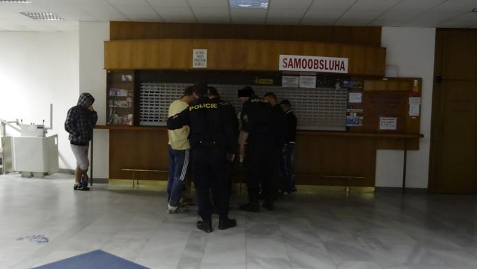 Rumuni se na ubytovně porvali s Bulhary, jednoho pobodali