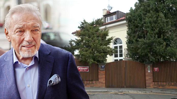 PŘÍMÝ PŘENOS z Bertramky: Gott zemřel, lidé se loučí s Mistrem