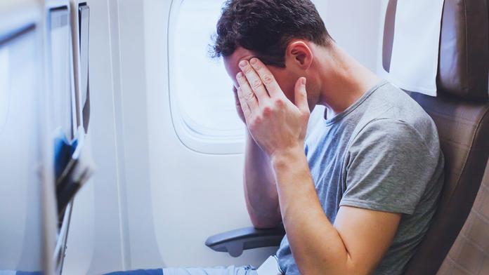 Některým lidem hrozí nebezpečí v letadle. Experti řekli, jak mu předcházet