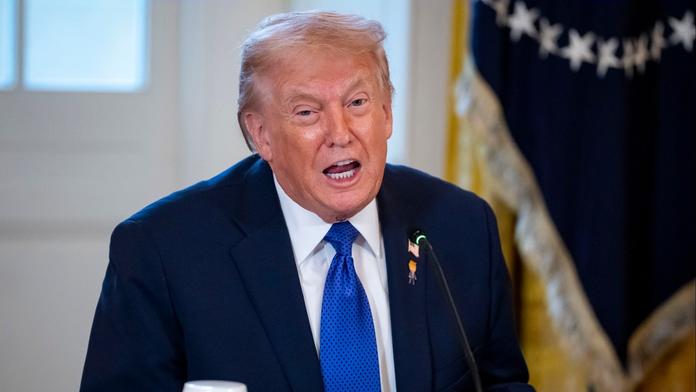 Trump oznámil odvetu za útoky Íránu. Způsobíme jim obrovské škody, řekl