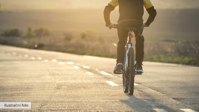Poslanci schválili zákon o předjíždění cyklistů, rozhodli i o výši pokut