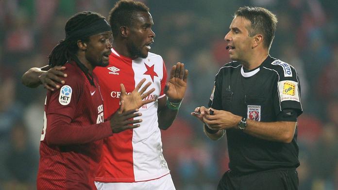 Sudí derby nezvládli. Komise rozhodčích: Hrubě chybovali!