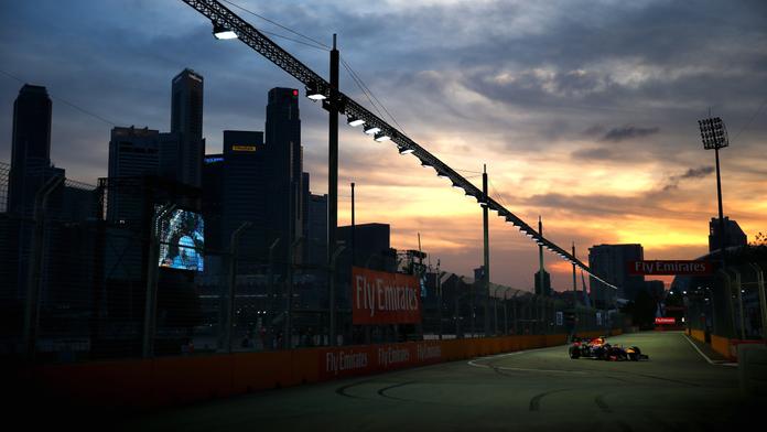 Vettel ovládl kvalifikaci v Singapuru a odstartuje z pole position